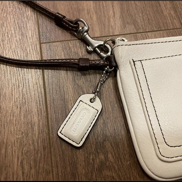 Coach White Leather Wristlet Bag, Soft Lamb Leather - Picture 4 of 10